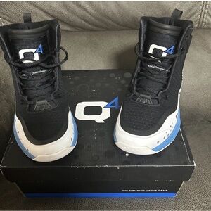 Q4 Aster White Q4MB-015
Size 8 Shoes New